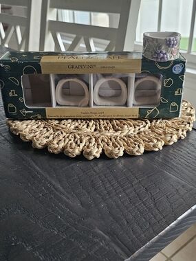 Pfaltzgraff Grapevine Napkin Rings Set of 4 - Cream Ceramic